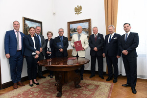 Tuż po podpisaniu umowy UTK - Politechnika Krakowska (fot. Jan Zych)