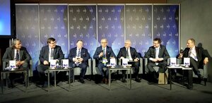 Uczestnicy debaty „Kolej nowych możliwości” poruszali zagadnienia związane z inwestycjami kolejowymi i ich wpływem na rozwój polskiej gospodarki